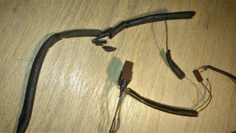 عازل تآكل أسلاك الأسلاك بسبب القدم