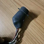 Cablaggio della ventola di raffreddamento Peugeot 205 | Tappo isolante originale sul connettore bianco di collegamento dell'interruttore termocontatto