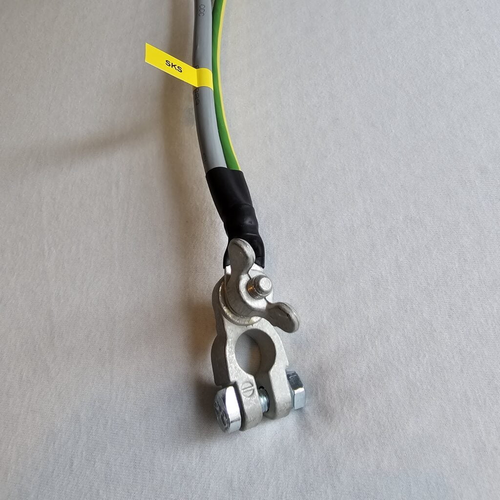 Terminale negativo della batteria con dado ad alette (staccabile) su set di cavi della batteria di massa per Peugeot 205 - Schram Kabelbomen Service