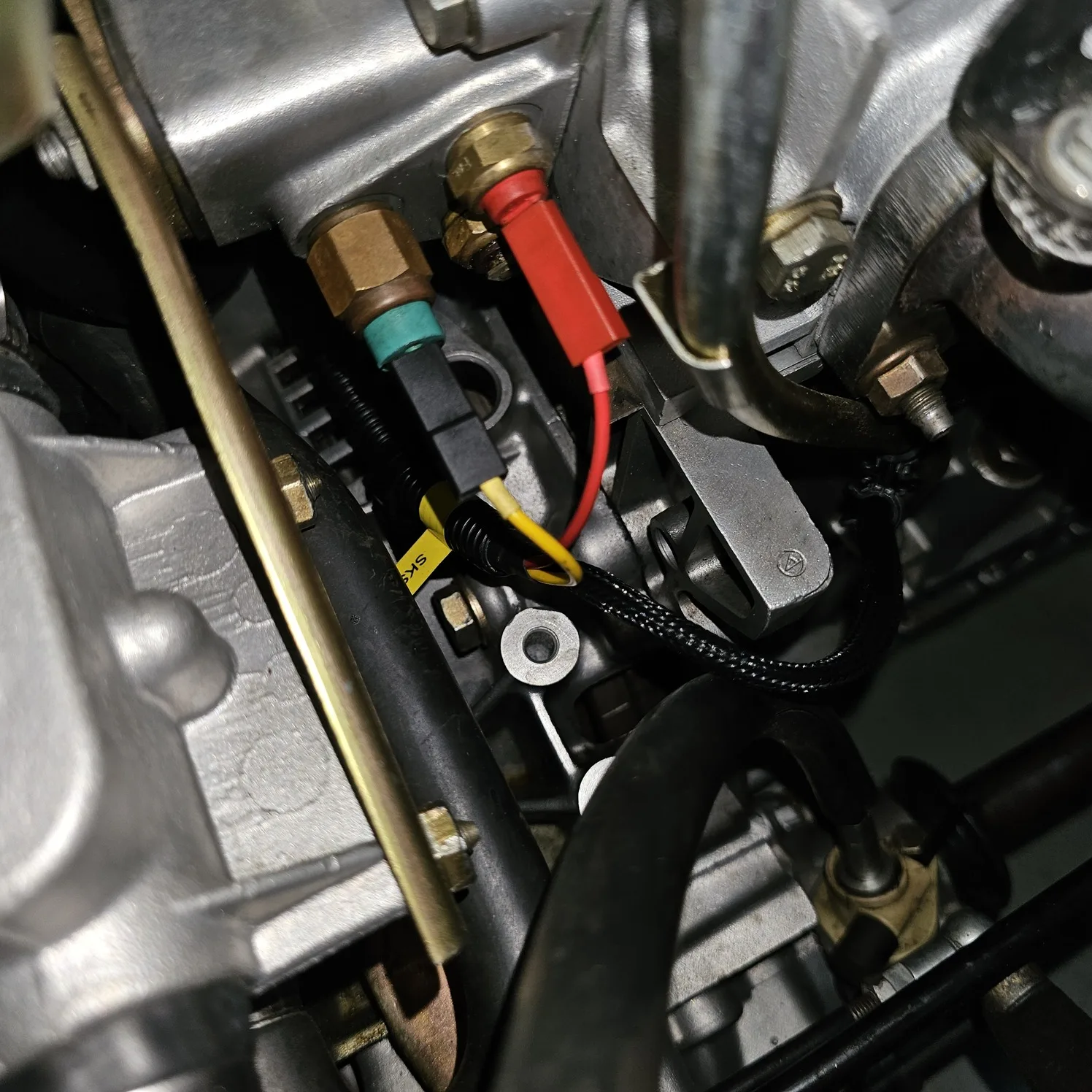 Peugeot 205 GTI / CTI capteur moteur faisceau de câbles connecteur connexions température du liquide de refroidissement et alarme kvs | SKS