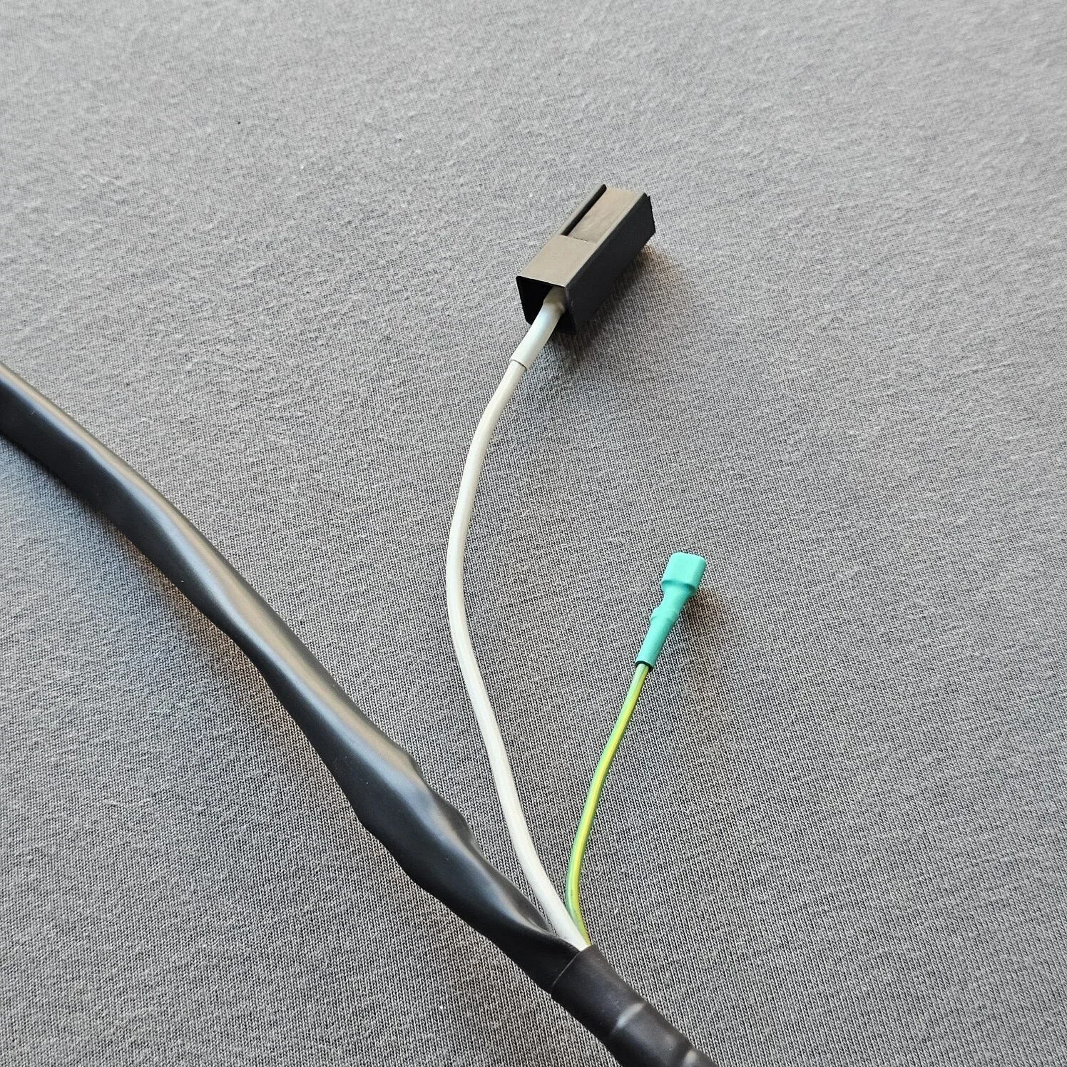 Tailgate wiring harness Peugeot 205 3 Control window heater plus wire in tailgate wiring harness Peugeot 205 plus ground wire boot light | SKS