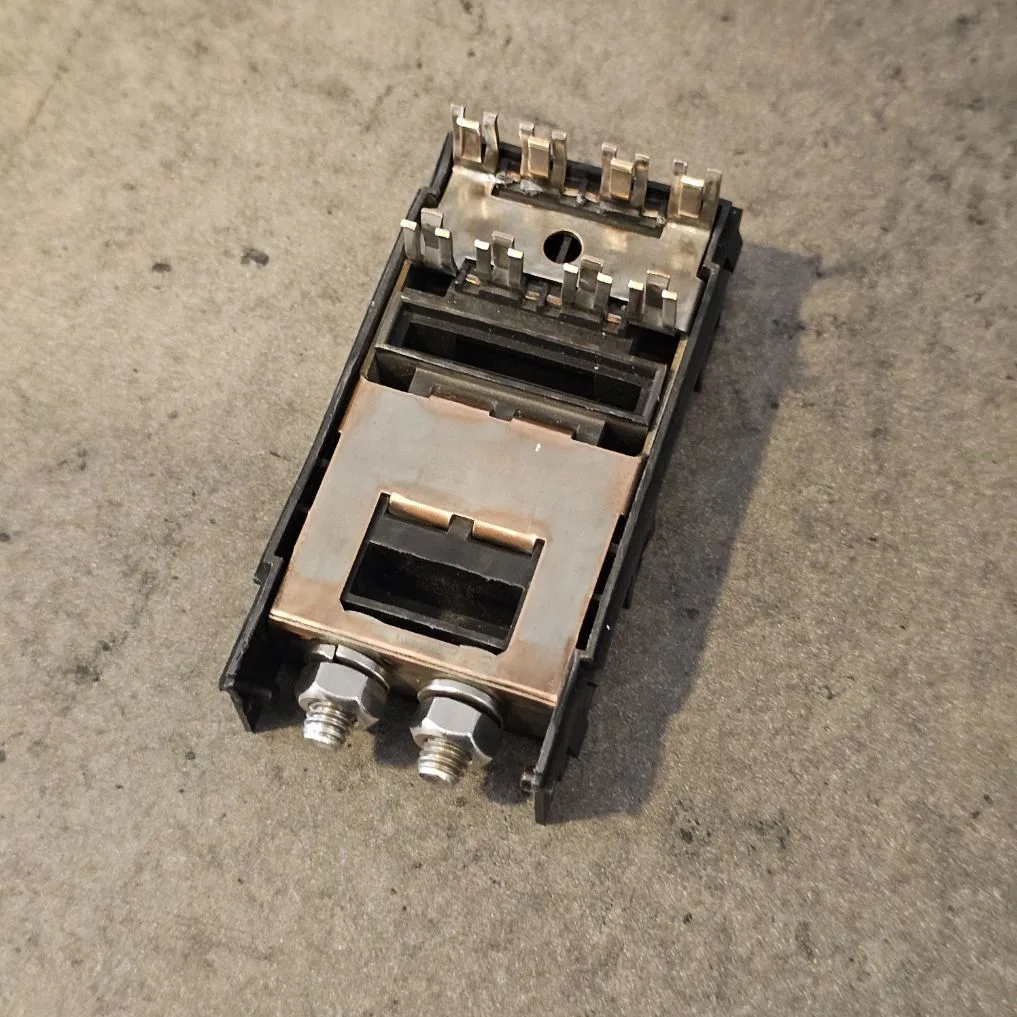 Zekeringskastje Peugeot 205 - refurbished - klein type inwendig | SKS