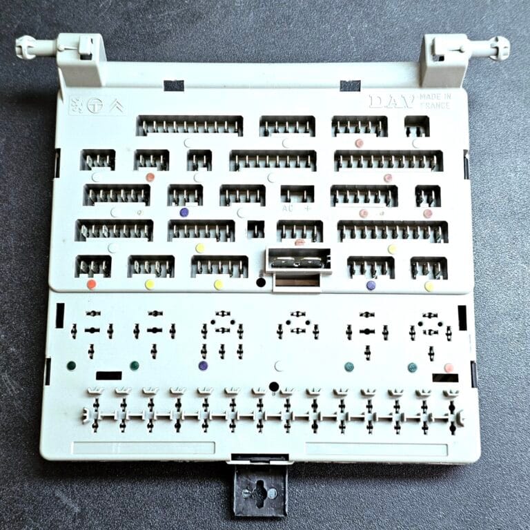 Zekeringkast relaiskast met 13 zekering posities - Peugeot 205 / 309 - refurbished | SKS