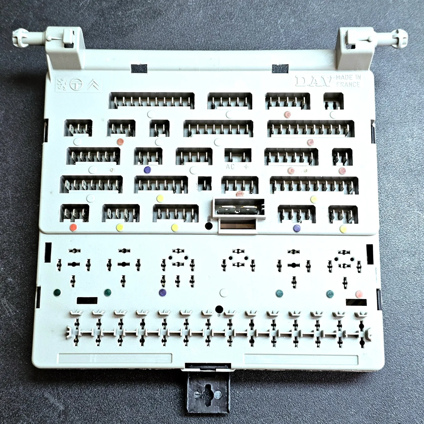 Zekeringkast relaiskast met 13 zekering posities - Peugeot 205 / 309 - refurbished | SKS