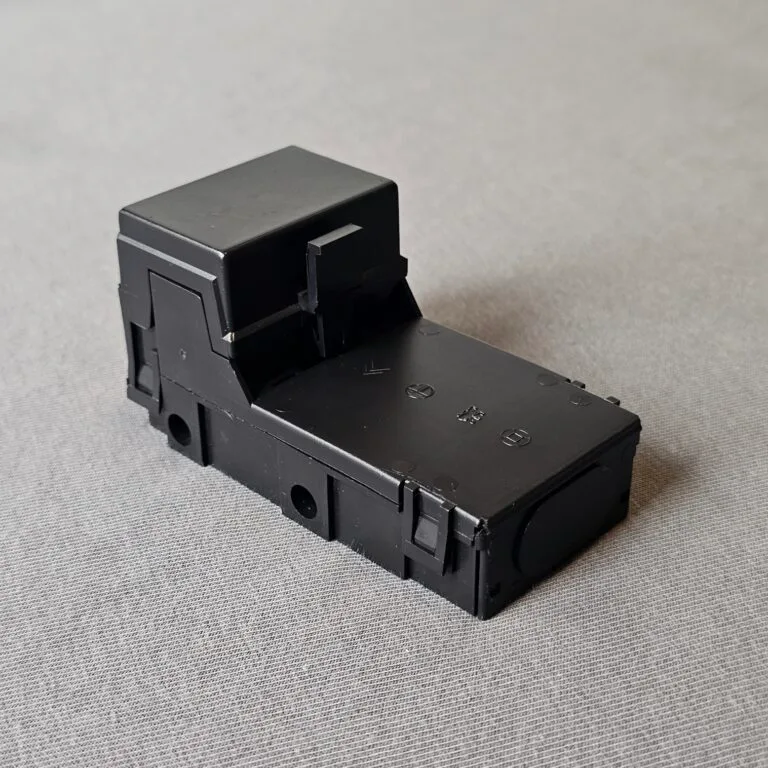 Zekeringkastje motorcabine Peugeot 205, klein type - Refurbished - Dicht, zijkant schuin L | SKS